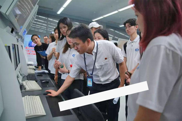 广州白云工商技师学院航空学生到空管局参观与学习