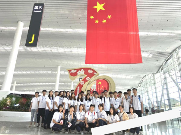 广州白云工商技师学院学生到白云国际机场参观与学习