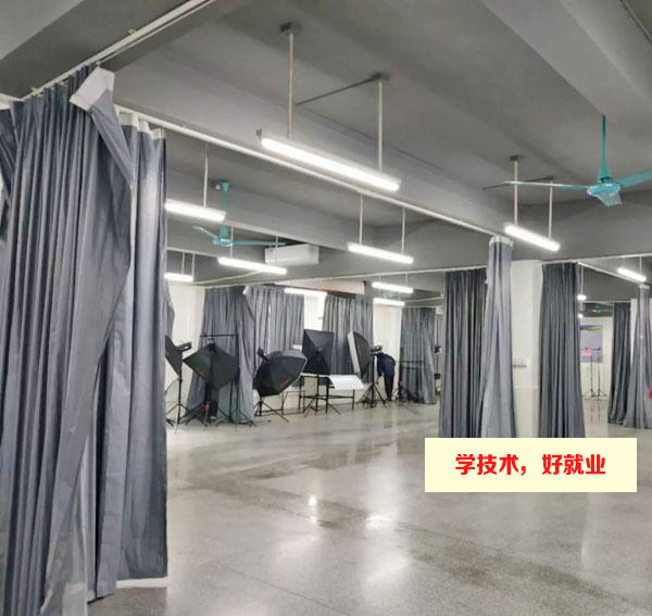广州白云工商技师学院新媒体运营