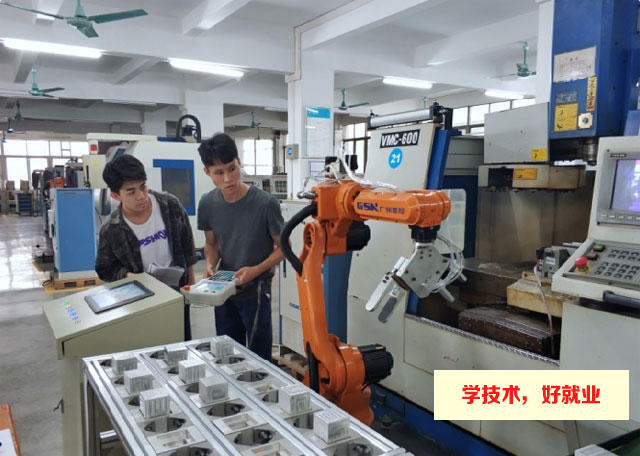 广州白云工业机器人学校