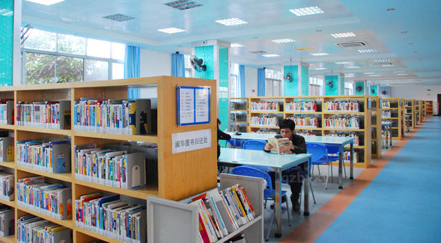 广州市白云工商技师学院图书馆