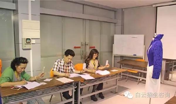 第44界世界技能大赛时装技术项目广州选拔赛——专家裁判对作品进行评分
