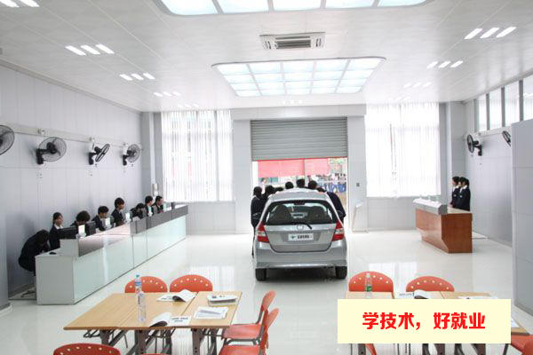 广州市白云工商技师学院汽车维修实训场室