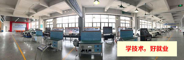 广州白云工商高级技工学校汽车维修一体化实训室