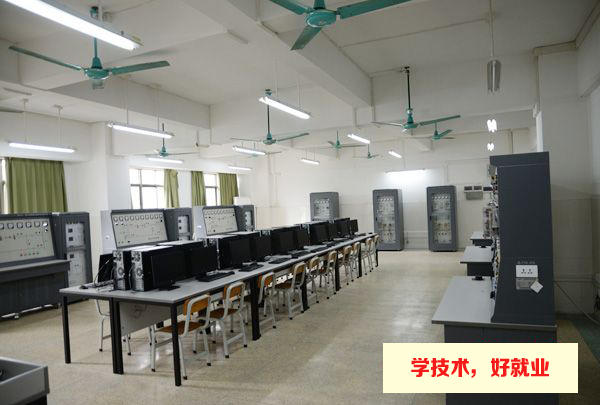 广州市白云工商技师学院机电工程实训场室