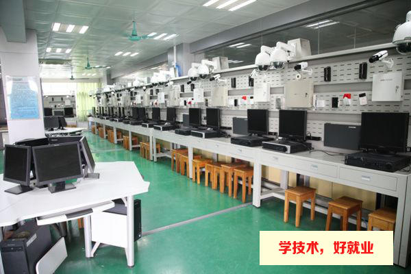 广州市白云工商技师学院机电工程实训场室
