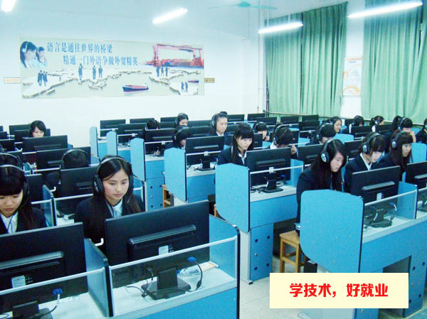 广州市白云工商技师学院商务管理实训场室介绍