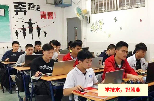 广州白云工商技师学院电商一体化教室
