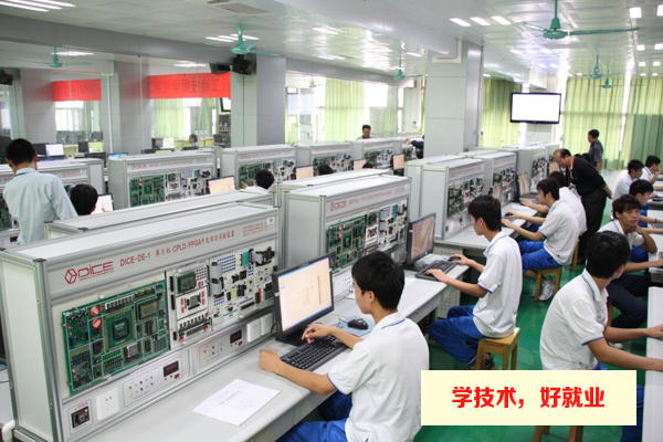广州白云工商技师学院电子信息实验室