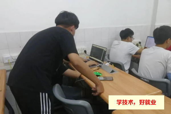 广州白云工商技师学院软件开发专业