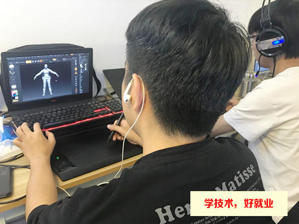 广州白云工商技师学院动漫设计专业