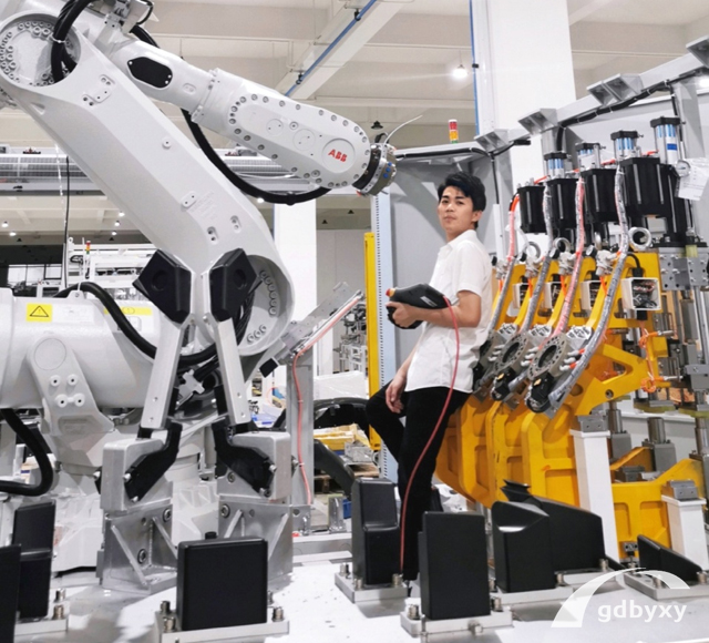 中专学工业机器人专业怎么样？去哪里学工业机器人好？