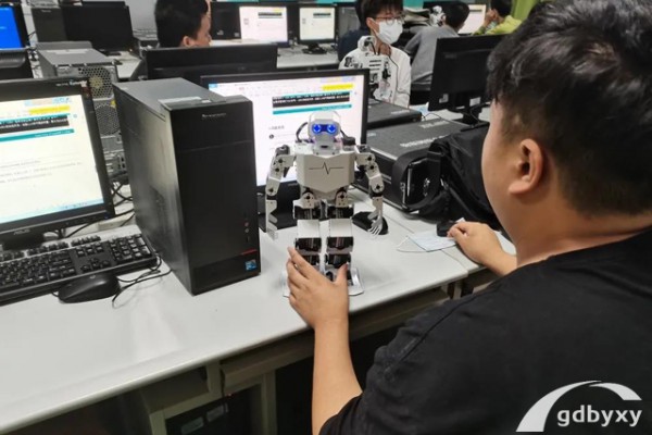 广州白云工商技师学院人工智能技术应用专业介绍
