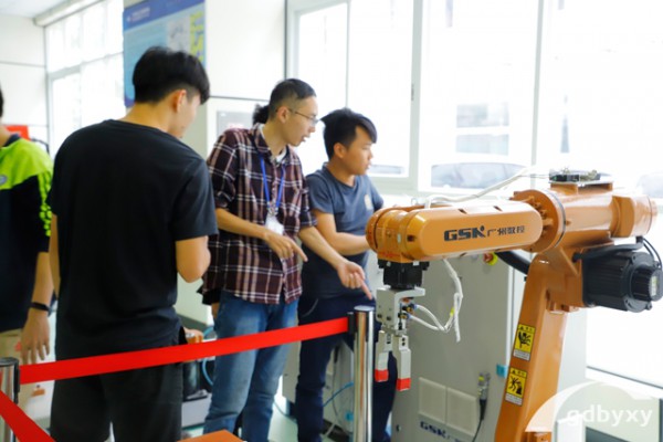 广州白云工商技师学院工业机器人应用与维护专业介绍